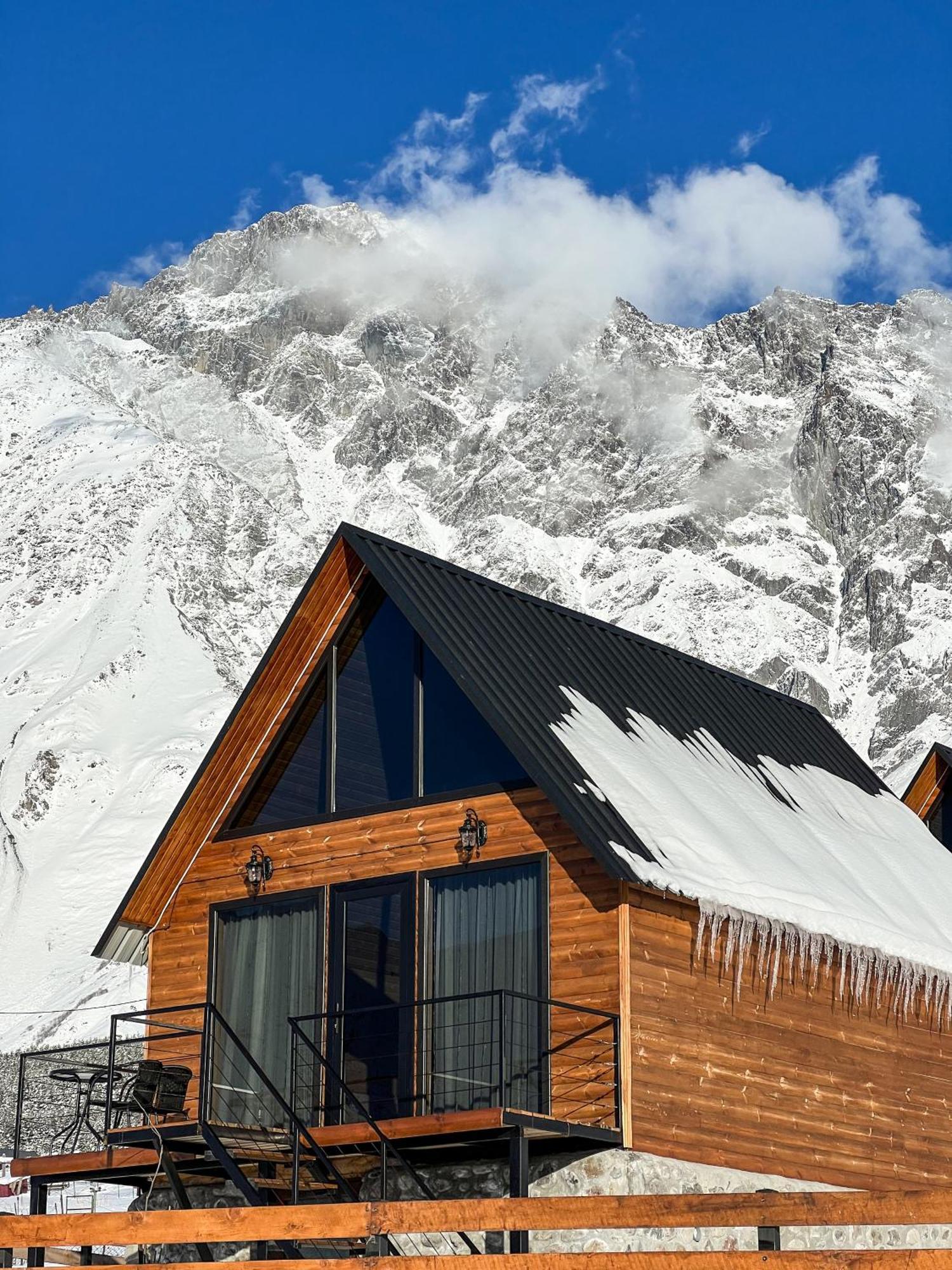 Traveler'S Cottages In Kazbegi Exterior photo