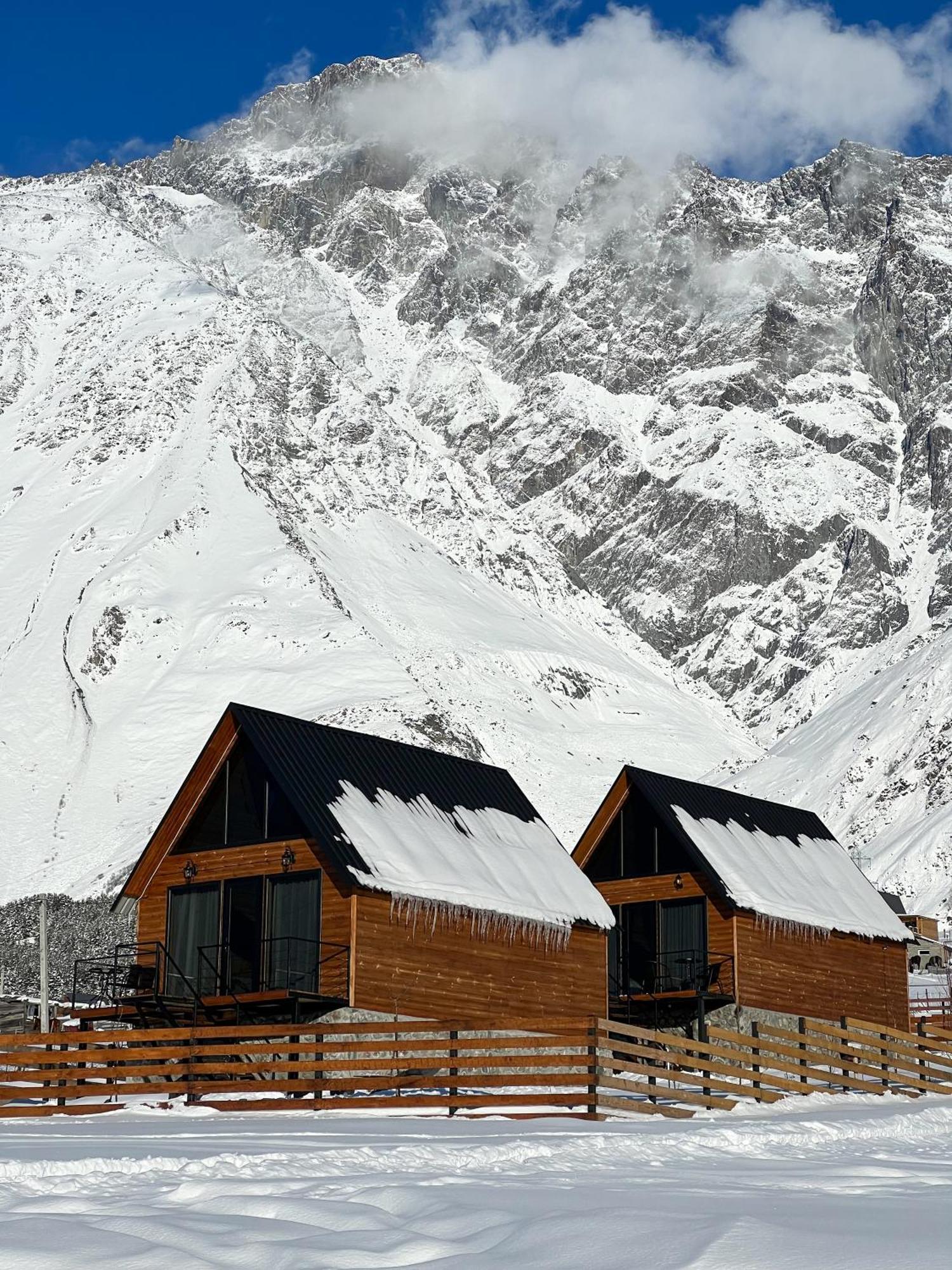 Traveler'S Cottages In Kazbegi Exterior photo