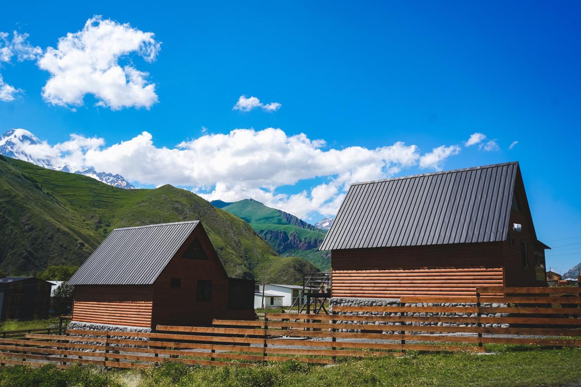 Traveler'S Cottages In Kazbegi Exterior photo