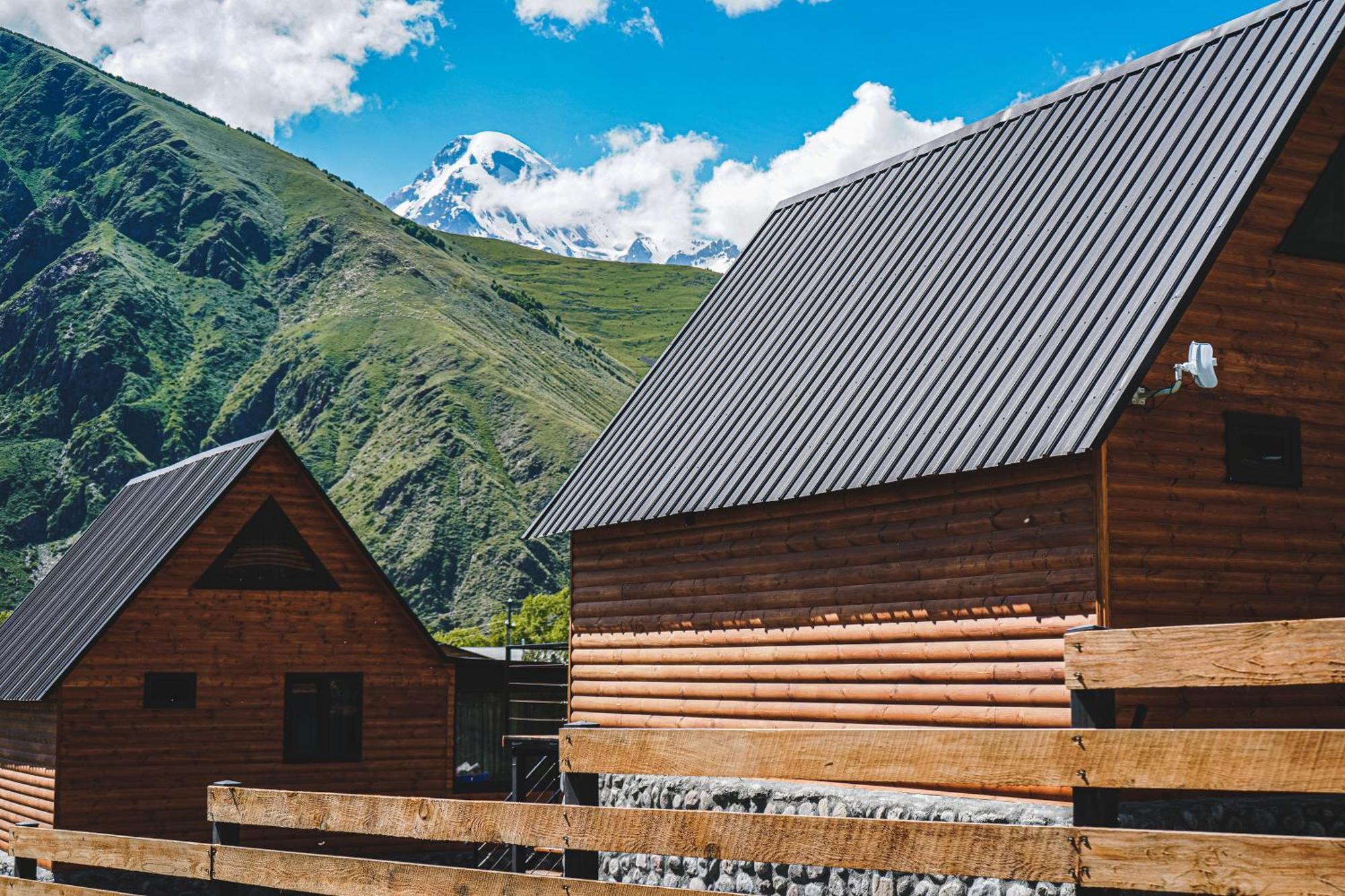 Traveler'S Cottages In Kazbegi Exterior photo